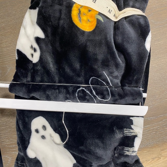 rae dunn boo blanket - Picture 1 of 3